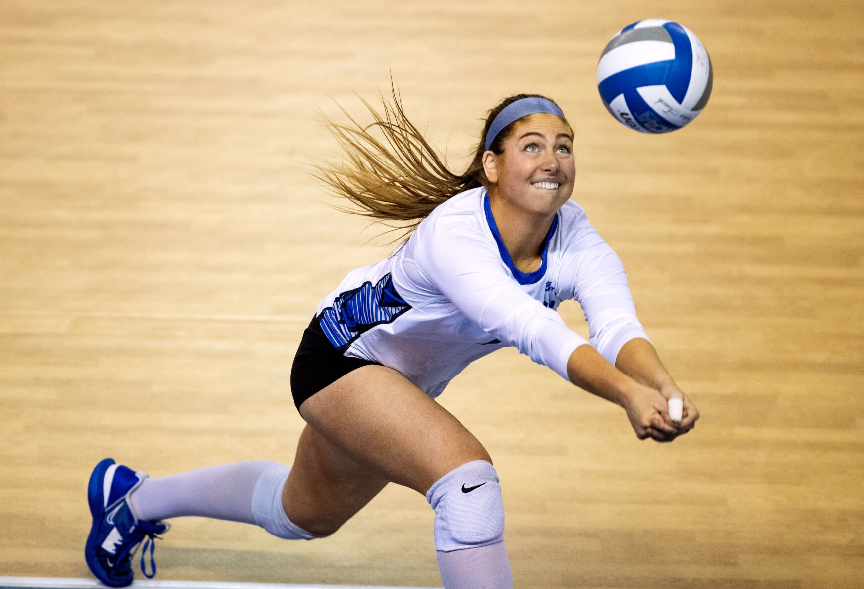 111222-owh-spo-cuvolley-em17.jpg